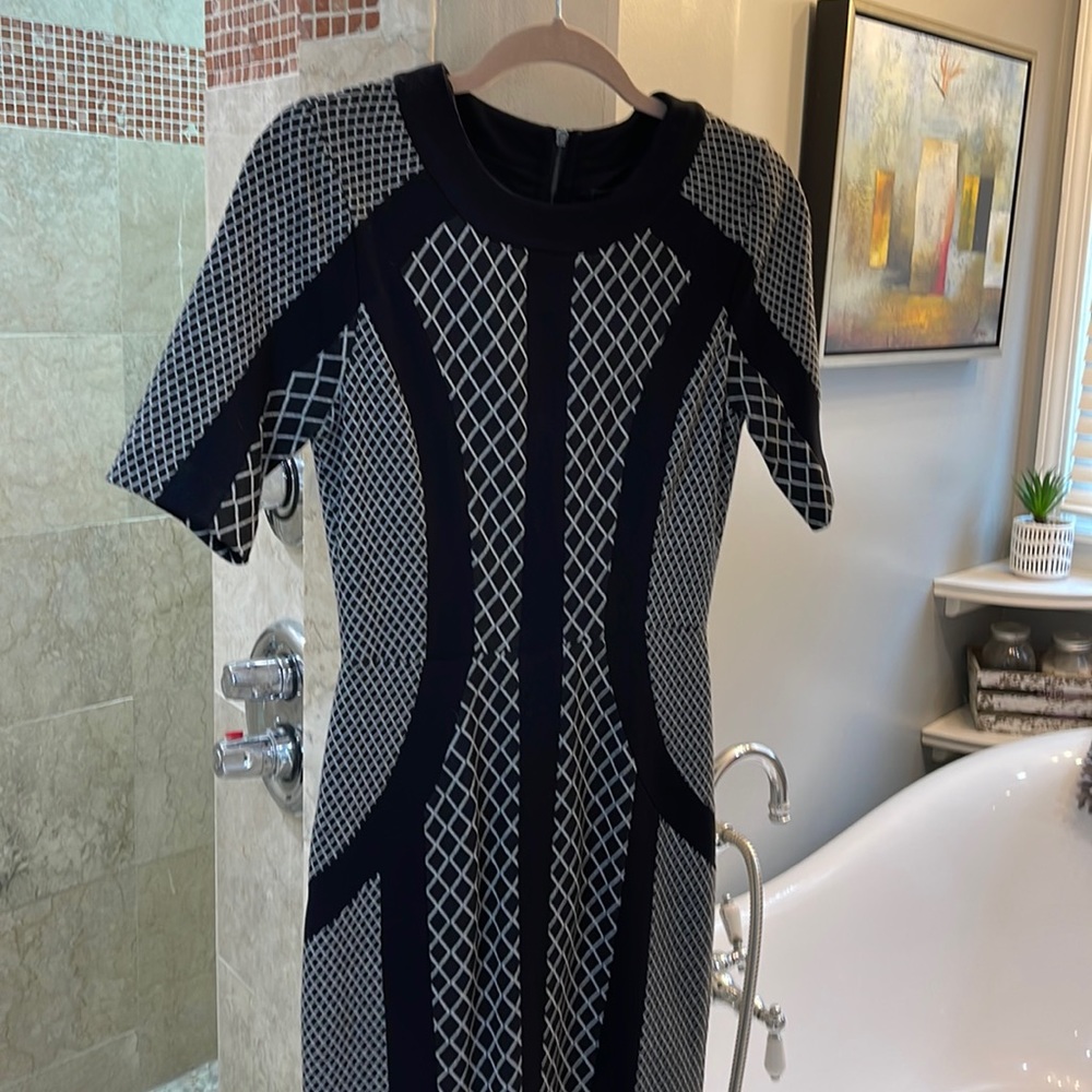 BCBG knit short sleeved dress. Size xs.
